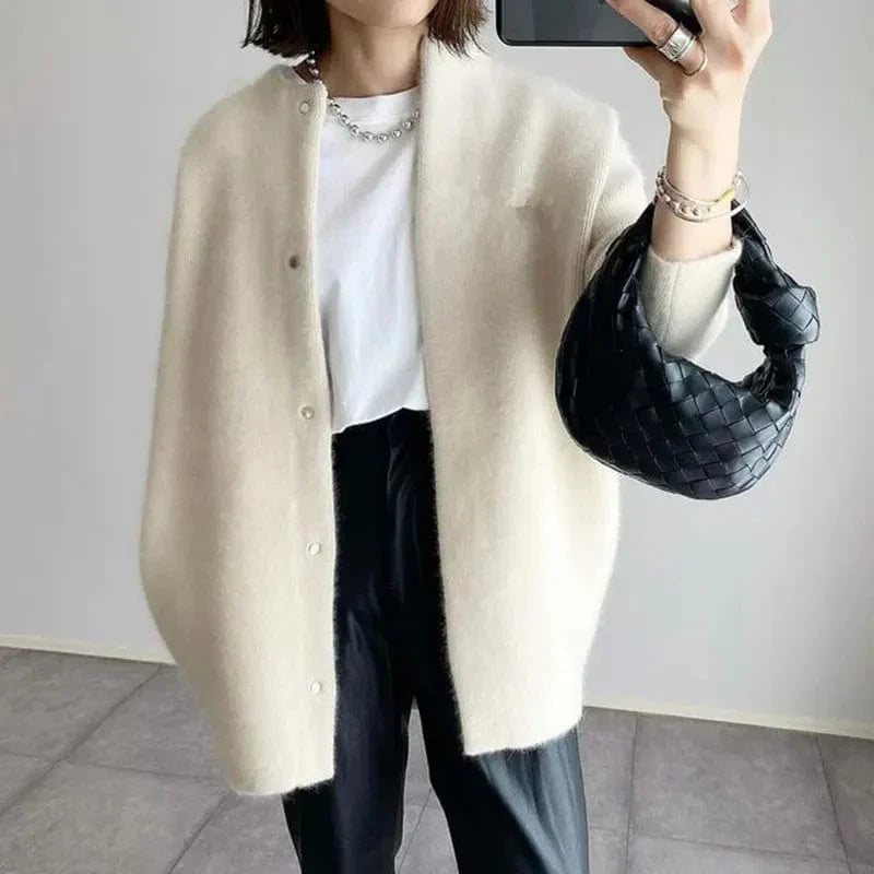 Elegant Women's Cardigan for Any Outfit