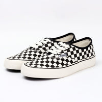 Lace-Up Style